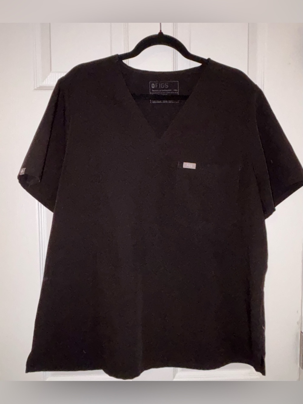 FIGS Technical Collection Scrub Top (1X L, Black)
